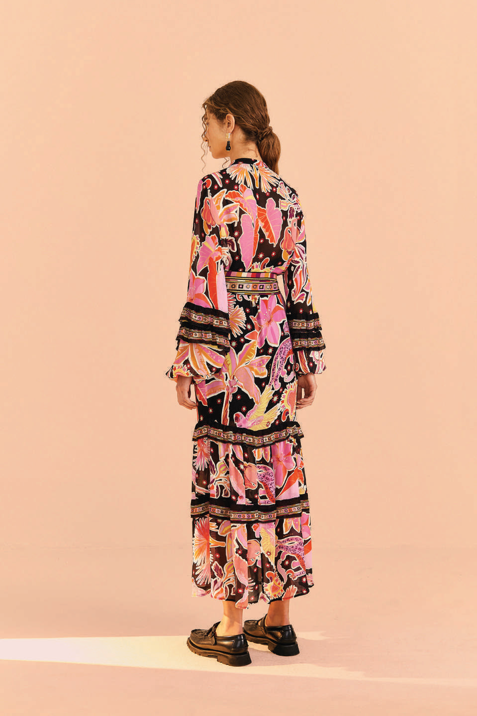 エンチヤッテドロングスリーブドレス